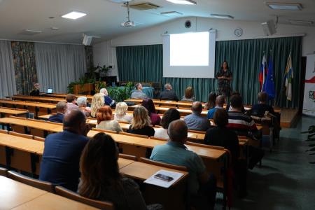 Zdrave obcine - 30 let, 10112022, predavanje Eve Erpic - foto LenkaPhotography (10)